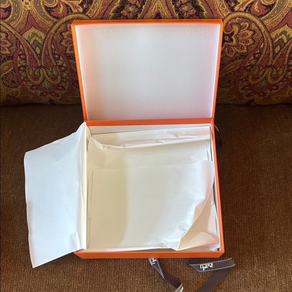 Authentic Hermes Belt Box - Picture 2 of 3